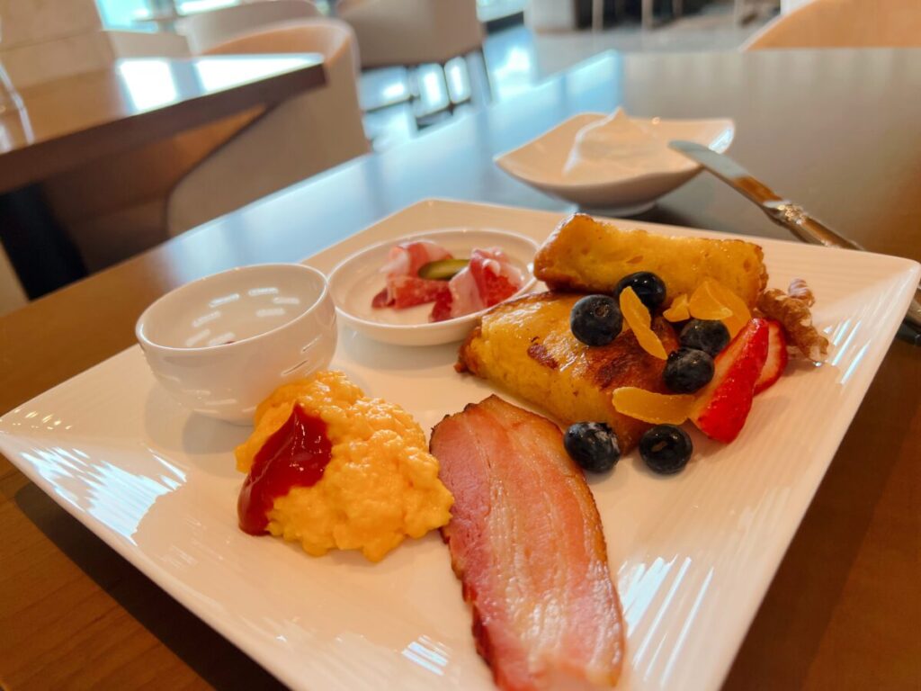 ハレクラニ沖縄_サンセットウィング_クラブラウンジ_朝食