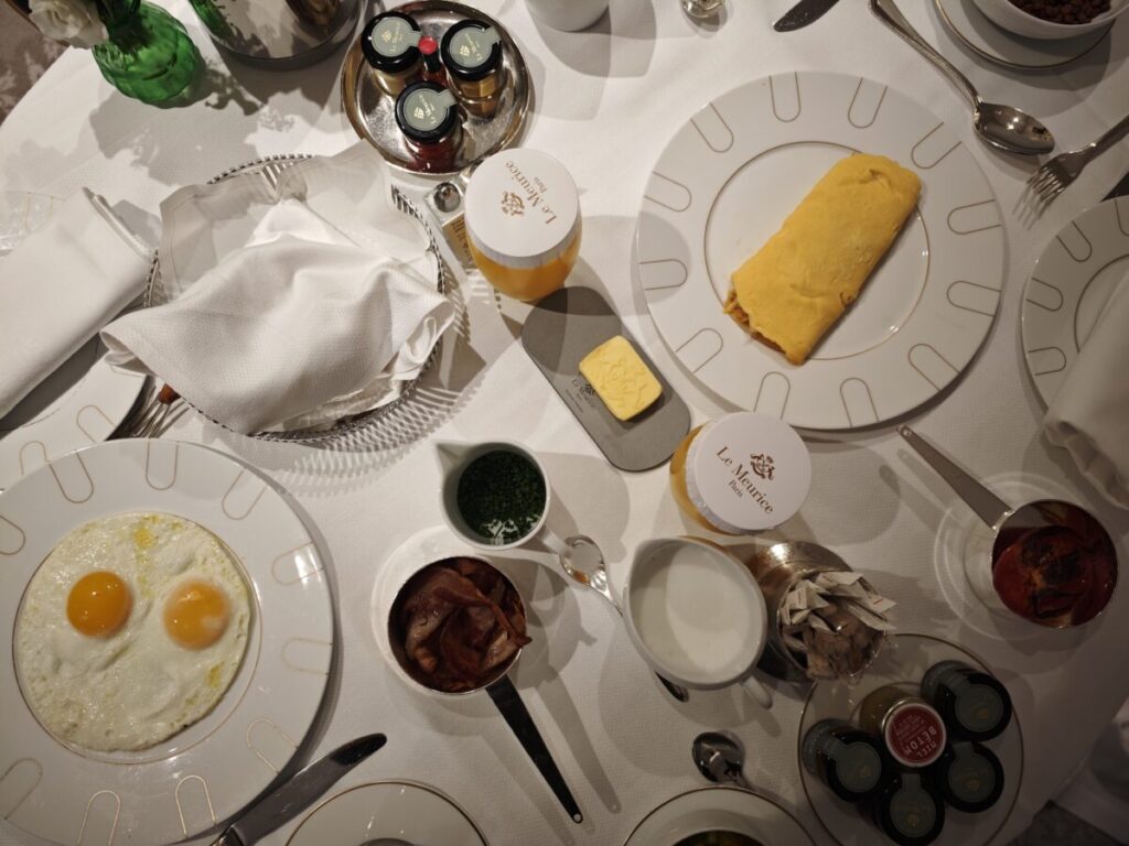 ル ムーリス_朝食_インルームダイニング