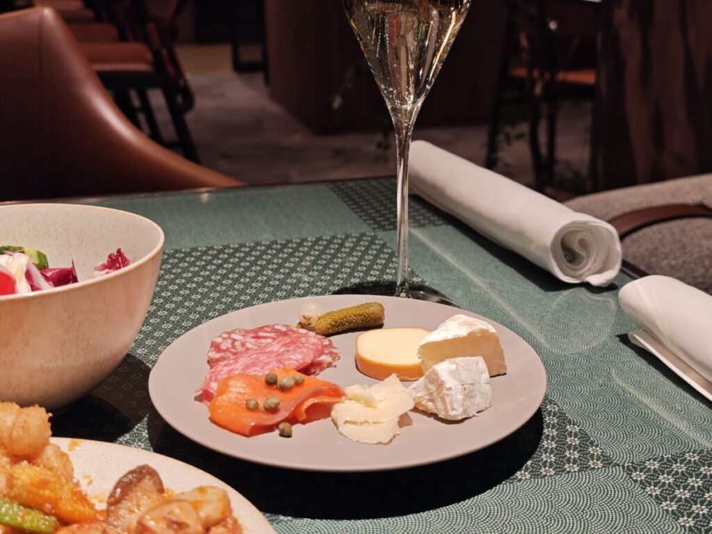 ハイアットリージェンシー東京_リージェンシークラブラウンジ_リニューアル後_カクテルタイム