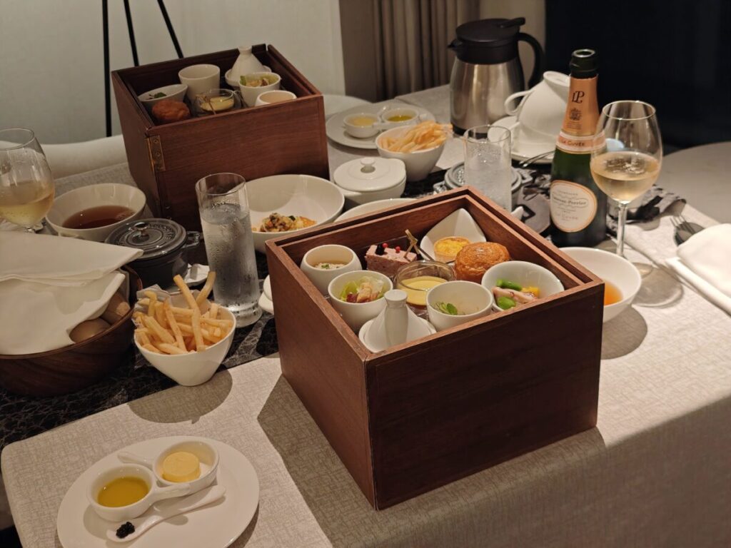 カハラホテル横浜_インルームダイニング_朝食・夕食
