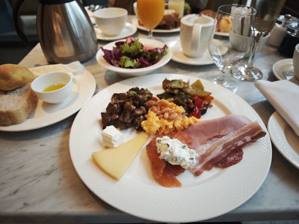 ヒルトンインペリアルドゥブロブニク_朝食_ガーデンテラス