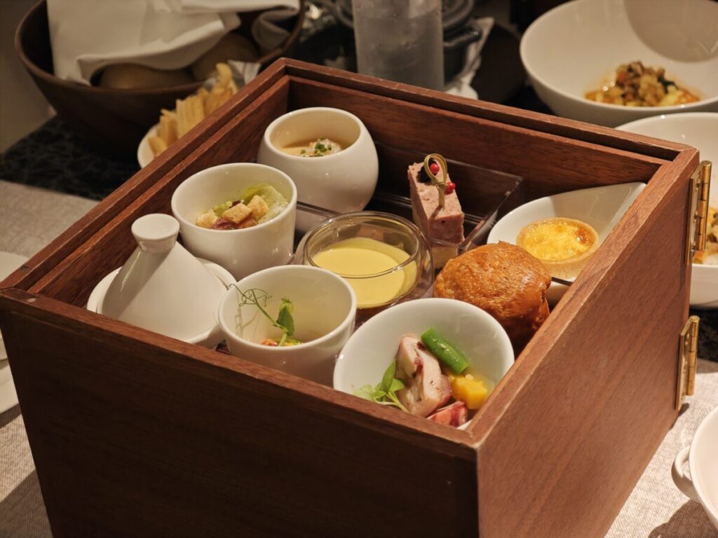 カハラホテル横浜_インルームダイニング_朝食・夕食